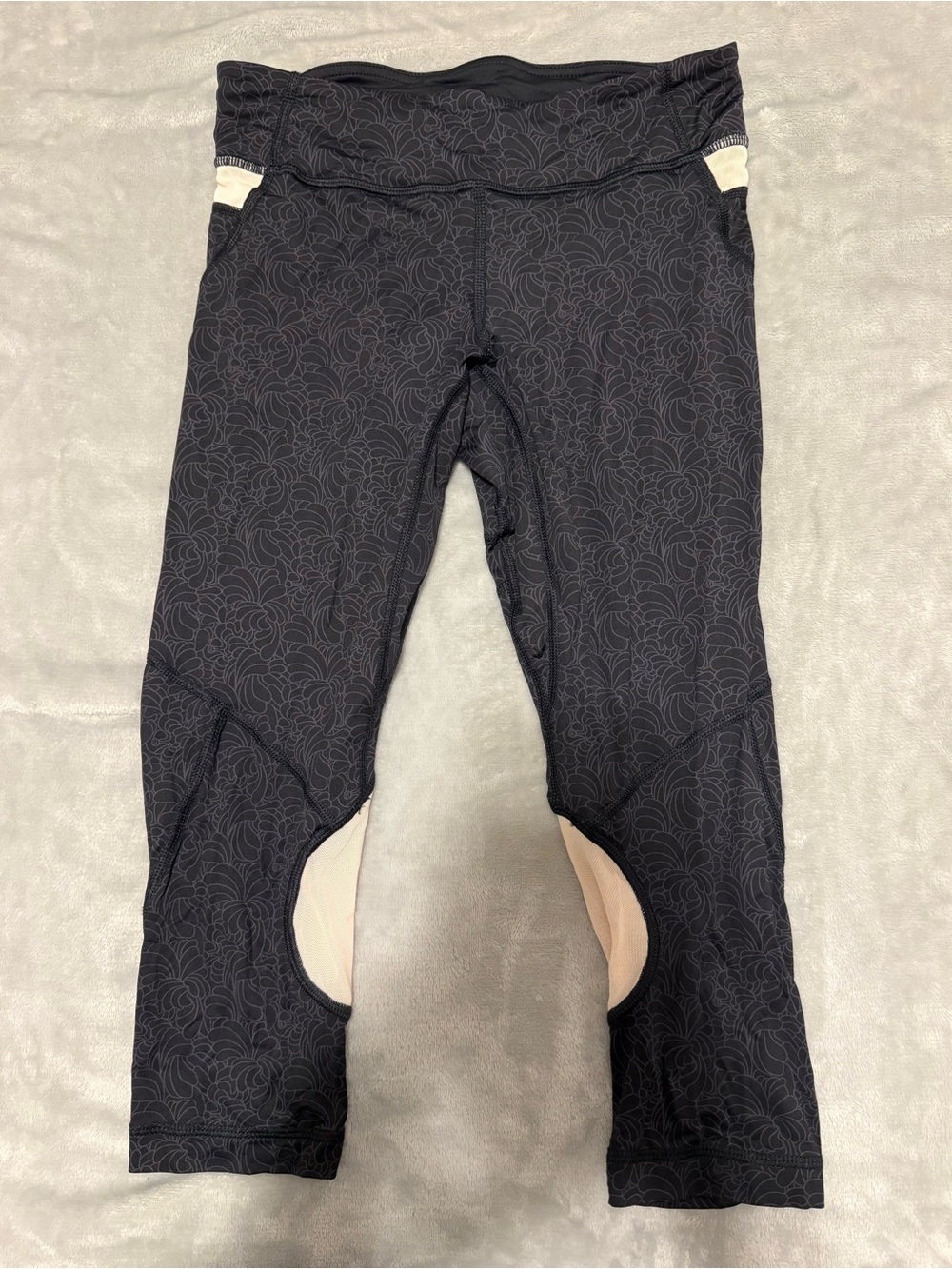 Lululemon Size 6 Capri Leggings
